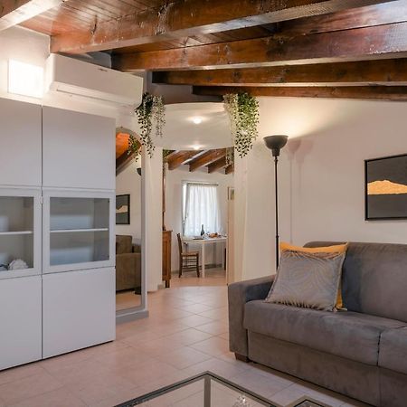 Lovely Mansard Iseo Portelle Holiday With Private Parking And Bike Storage Extérieur photo