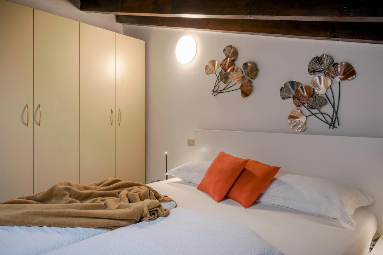 Lovely Mansard Iseo Portelle Holiday With Private Parking And Bike Storage Extérieur photo