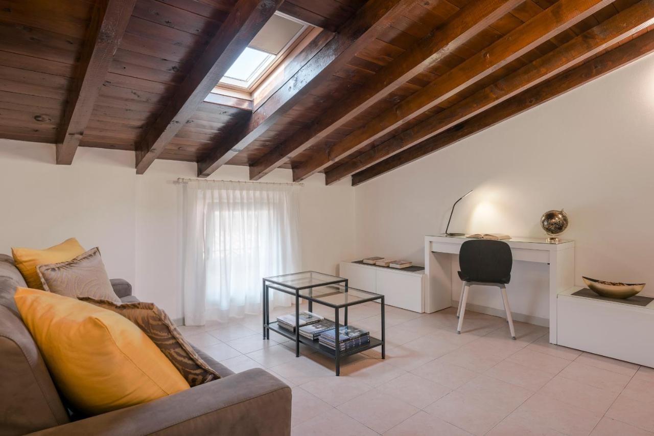 Lovely Mansard Iseo Portelle Holiday With Private Parking And Bike Storage Extérieur photo