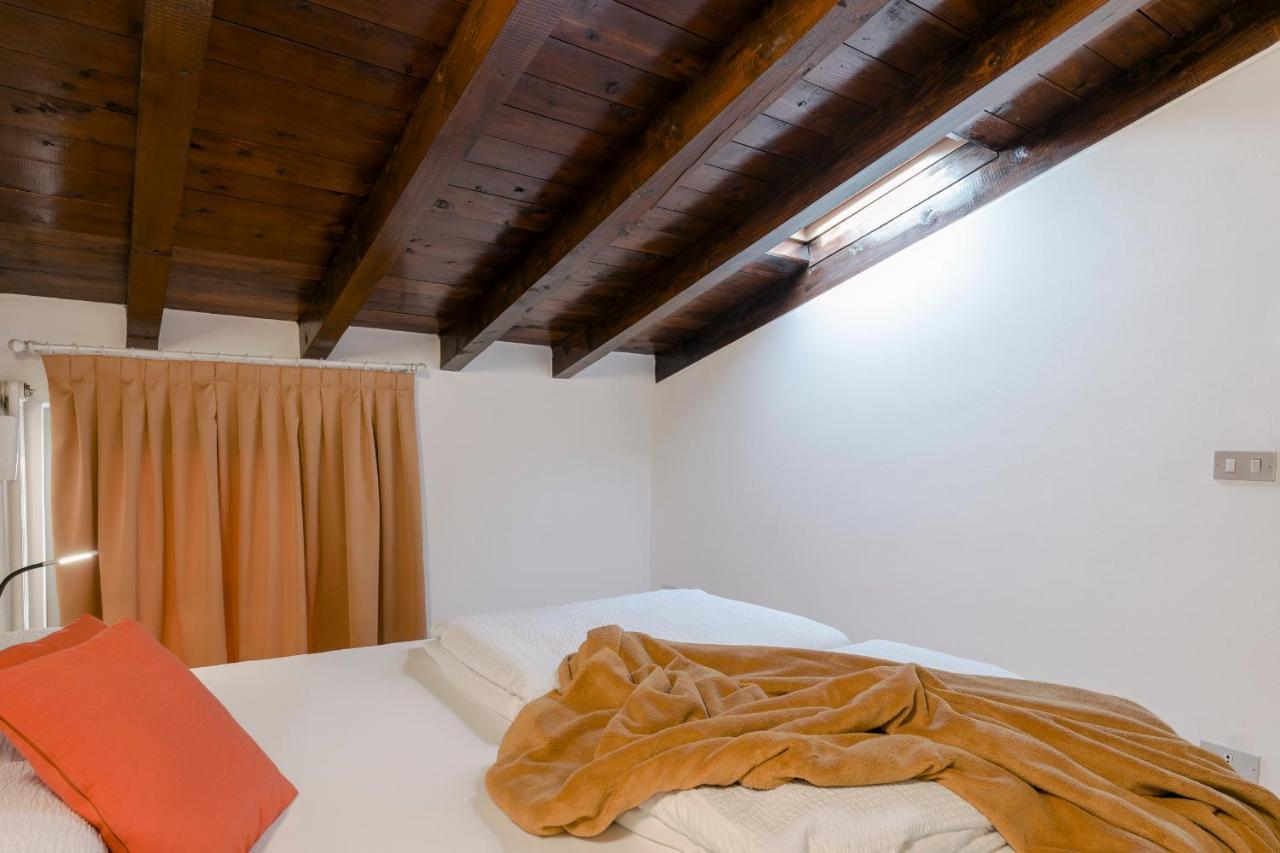 Lovely Mansard Iseo Portelle Holiday With Private Parking And Bike Storage Extérieur photo